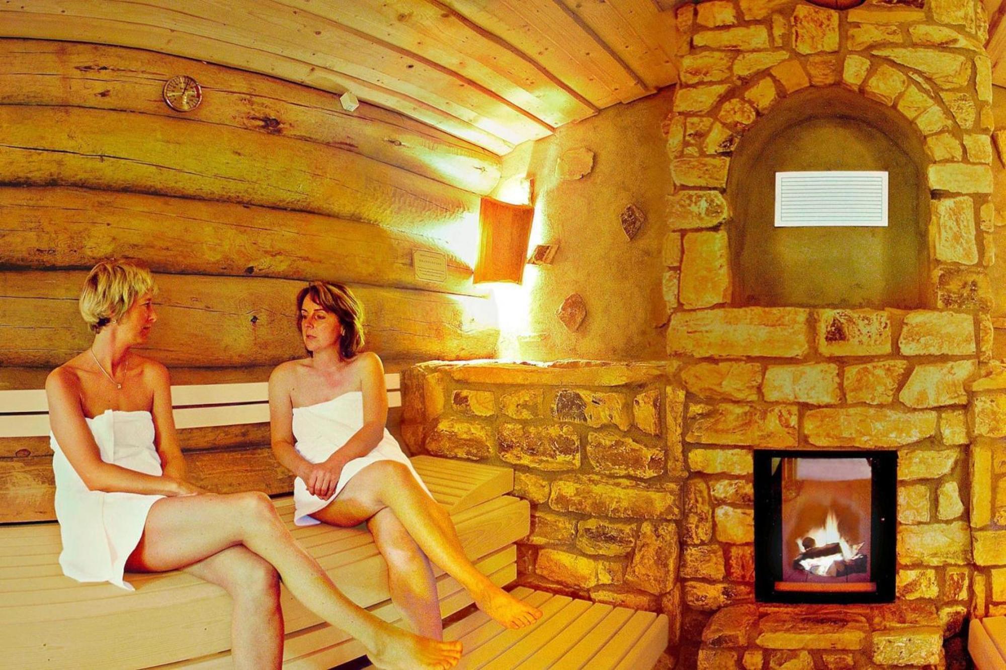 Holiday Home In Wernigerode With A Shared Pool Exteriör bild